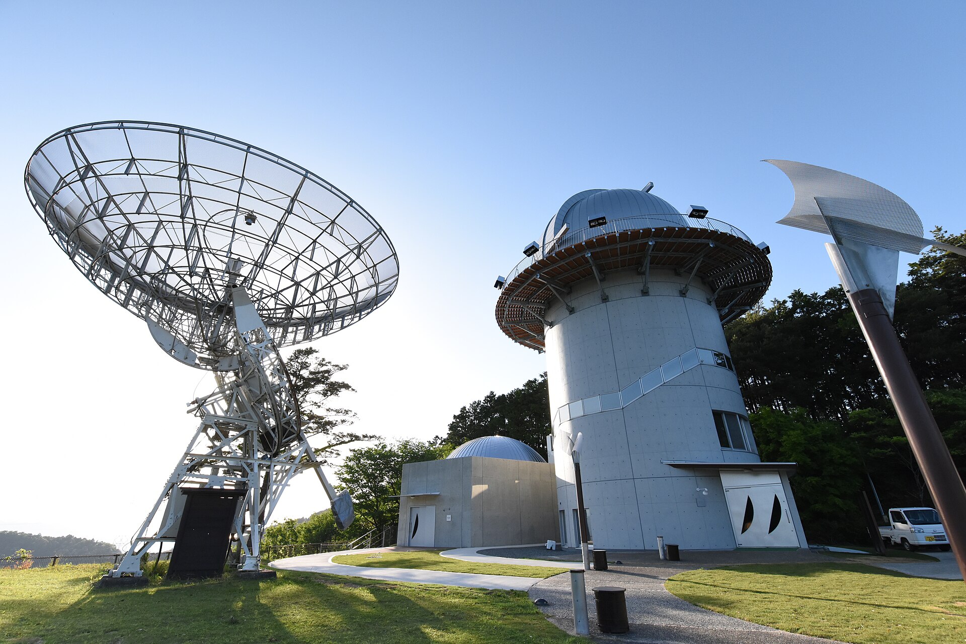 みさと天文台に設置している8m電波望遠鏡